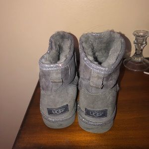 Grey sequence uggs !